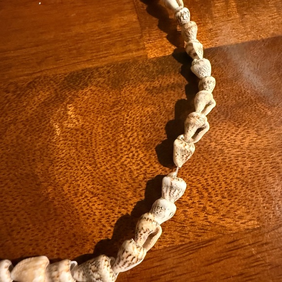 Natural Shell Necklace - Picture 2 of 3